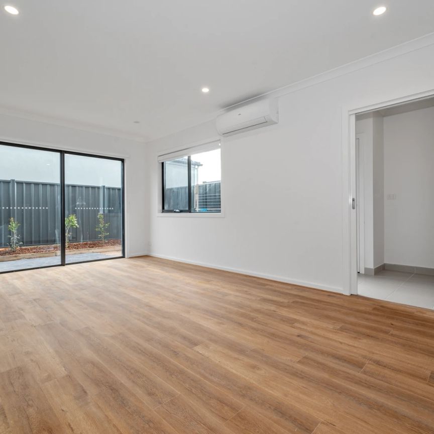 STYLISH, LOW MAINTENANCE LIVING! - Photo 1
