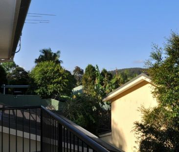 3-Bedroom Townhouse Carpet Throughout, Tri-Split Level Design Townh... - Photo 4