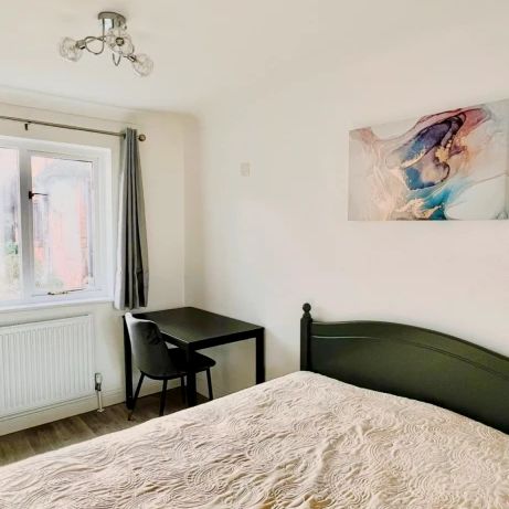 7 Bishopsgate Walk, Chichester, Chichester PO19 6FQ, United Kingdom - Photo 1