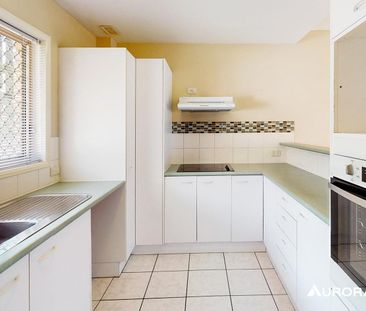 CONVENIENTLY LOCATED TOWNHOUSE! - Photo 2