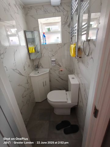Room in a Shared House, London, E6 - Photo 5