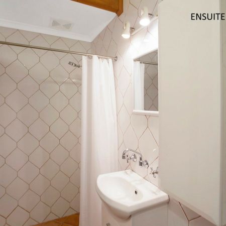 1 Bedroom Studio Apartment - Photo 3