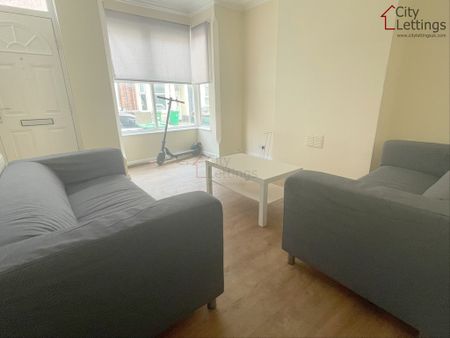 2 Bedroom Mid Terraced House - Photo 5