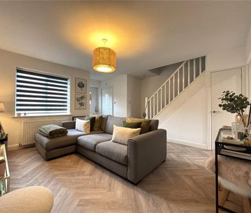 2 bedroom mews to rent - Photo 3
