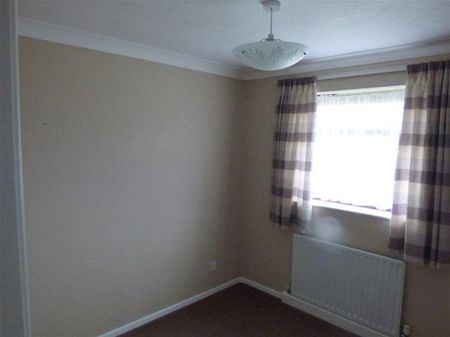 2 bedroom semi-detached bungalow to rent - Photo 3