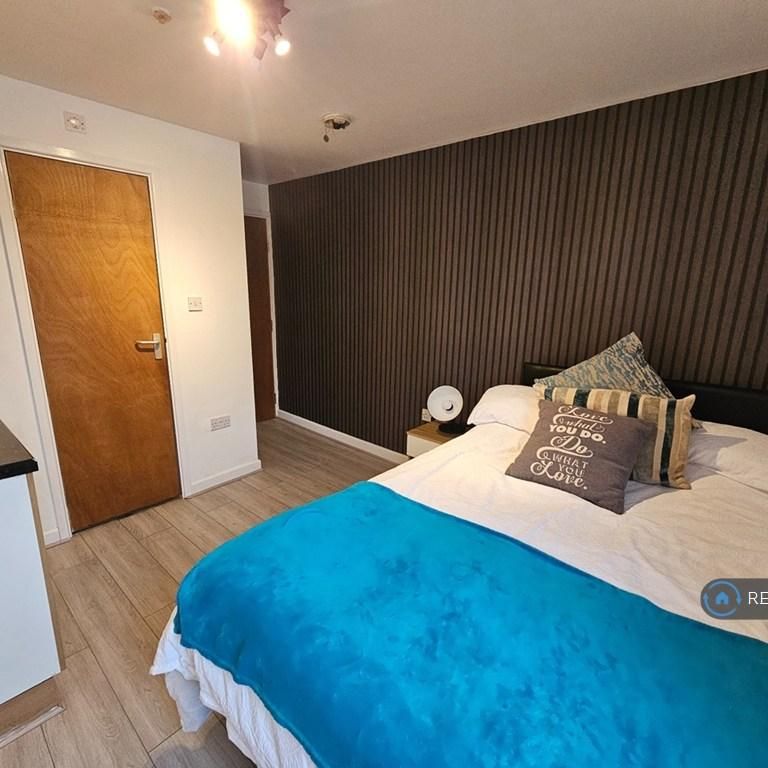 Studio to rent - Photo 1