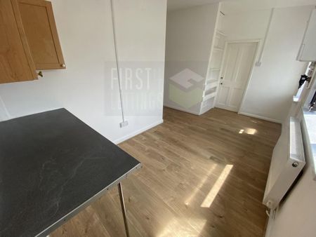3 bedroom flat to rent - Photo 5