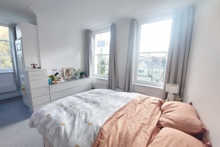 Grosvenor Square - Photo 3