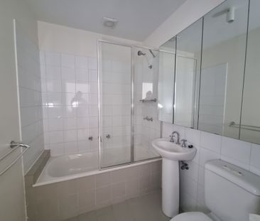 9 / 2 Monash Green Dr, Clayton - Photo 4