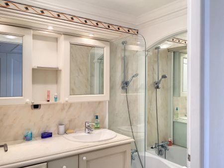 Location Appartement 2 pièces 49m² CANNES 06400 - Photo 2