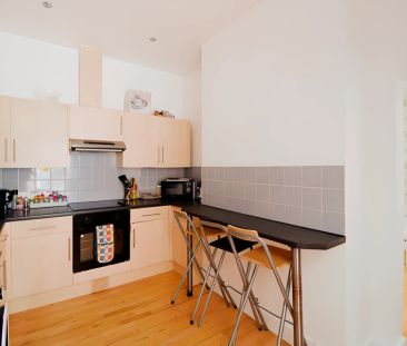 5 bedrooms 1 bathroom - Photo 3