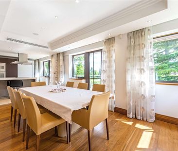 A superb penthouse apartment in Sunningdale. - Photo 1