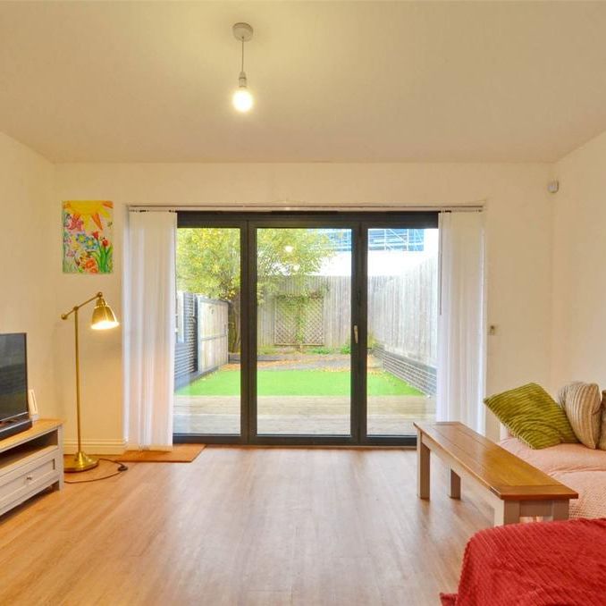 4 bedroom end of terrace house to rent - Photo 1