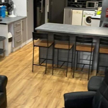 5 bedroom terraced house to rent - Photo 3