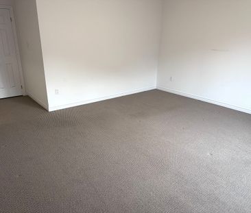 For Lease - 19 Waterfront Crescent, Whitby, Ontario - Photo 5