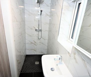 3 bedroom flat to rent - Photo 3