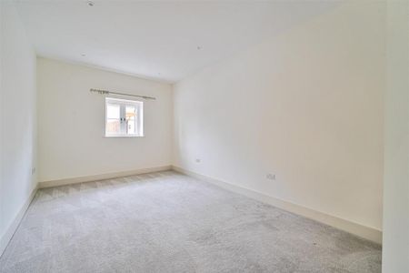 2 bedroom end of terrace house to rent - Photo 4