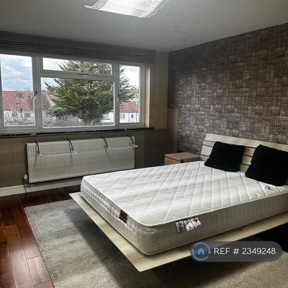 1 bedroom in a flat share to rent - Photo 1