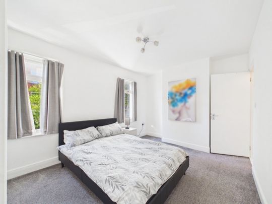 George Street, Staines-upon-Thames, Surrey,TW18 - Photo 1