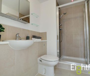 2 bedroom penthouse to rent - Photo 1