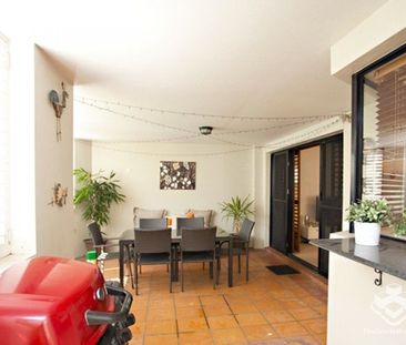 Exceptional 2 bed Unit - Large garden terrace and enclosed patio, g... - Photo 4