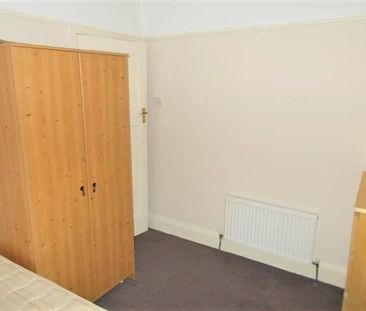 3 bedroom flat to rent - Photo 3