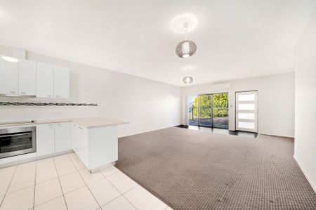 Private, Neat and Tidy Two Bedroom Unit - Photo 2
