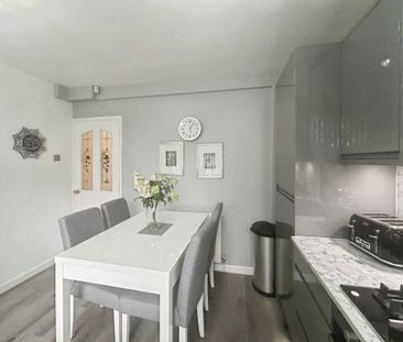 5 bedroom detached house to rent - Photo 2