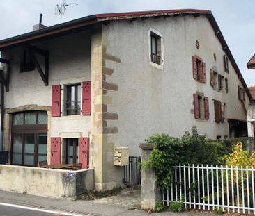 Découvrez ce superbe appartement de 2pièces idéalement situé au 340 Route du Mandement, offrant un cadre de vie paisible et agréable, à quelques minutes seulement de toutes les commodités essentielles Profitez également d'un accès rapide aux axes routier - Photo 1