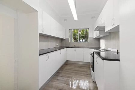10 Reynolds Avenue, Bankstown - Photo 4