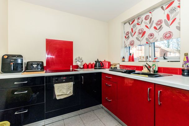 2 bedroom house to rent Honeywood Close, Portsmouth, PO3 - Photo 1