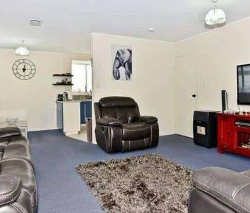 Charming 3BR Family Home in Nawton - Photo 2