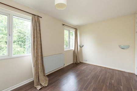 3 bedroom end of terrace house to rent - Photo 2