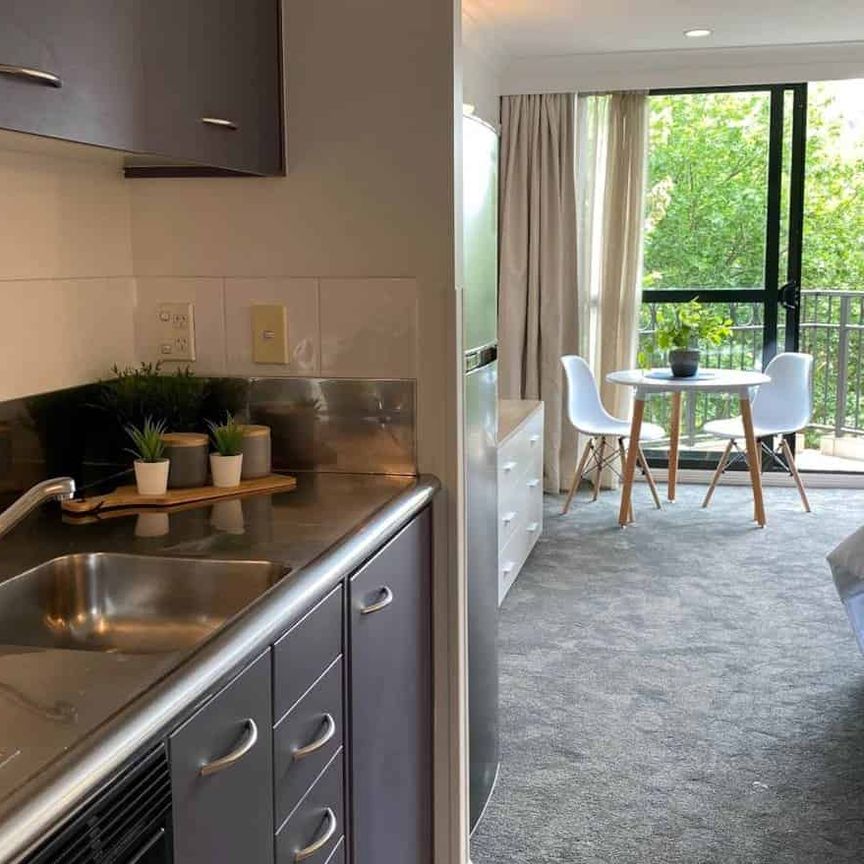 Modern & Spacious Studio Apartment - Water & P... - Photo 1