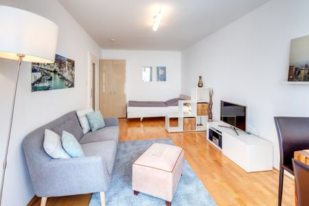 Beautifully furnished 1-room apartment, south-facing balcony - Photo 3