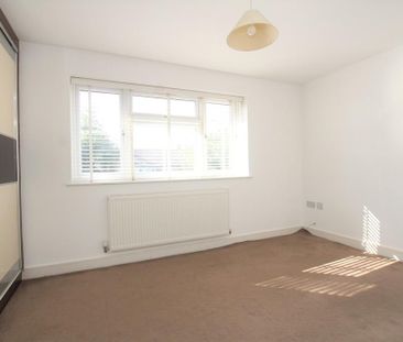 3 bedroom end of terrace house to rent - Photo 4