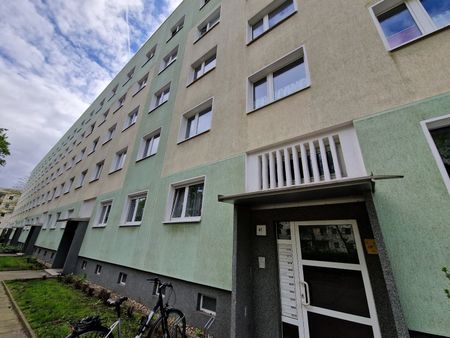 Ihr Wohlfühlnest in Magdeburg! Drei Zimmer, Küche, Bad, Balkon, ab November mit neuer Einbauküche! - Photo 2