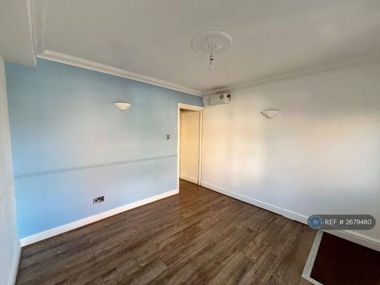 3 bedroom end of terrace house to rent - Photo 1