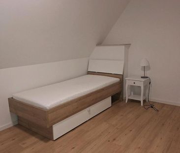 Möbliertes Zimmer mit Gemeinschaftsbad - Photo 2