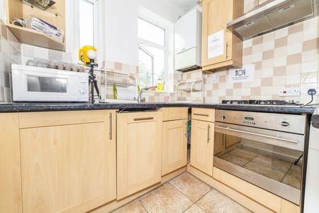 Room in a Shared House, Lingwell Road, SW17 - Photo 4