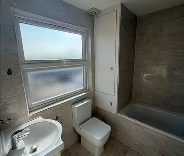 Studio Flat, High Road, N12 - Photo 3