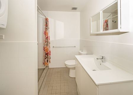 STUDIO APARTMENT IN THE HEART OF KINGSFORD | Unfurnished - Photo 2