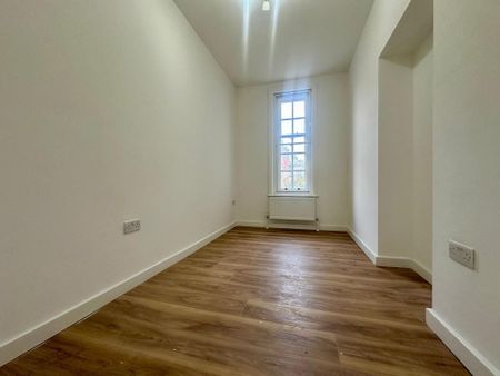 3 bedroom flat to rent - Photo 2