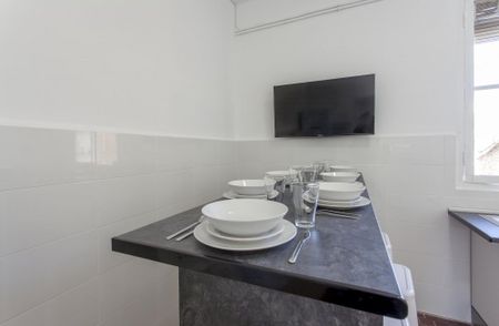 Room with balcony in Avenida Gran Vía Germanías - Photo 3