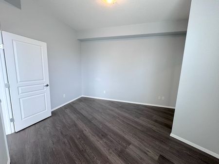 Avail. Dec 1st: Downtown – Top floor, 1 bedroom condo - Photo 2