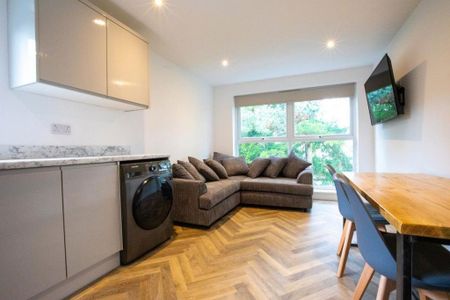 3 bedroom flat to rent - Photo 2