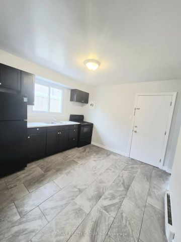 184 Simcoe Street #2 - Photo 4