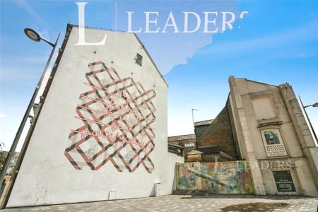 3 bedroom flat to rent - Photo 2