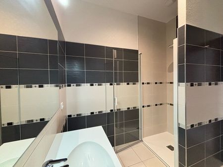 Location Appartement 3 pièces 73m² - Photo 5