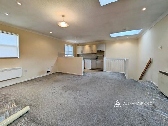 1 bedroom coach house to rent - Photo 1
